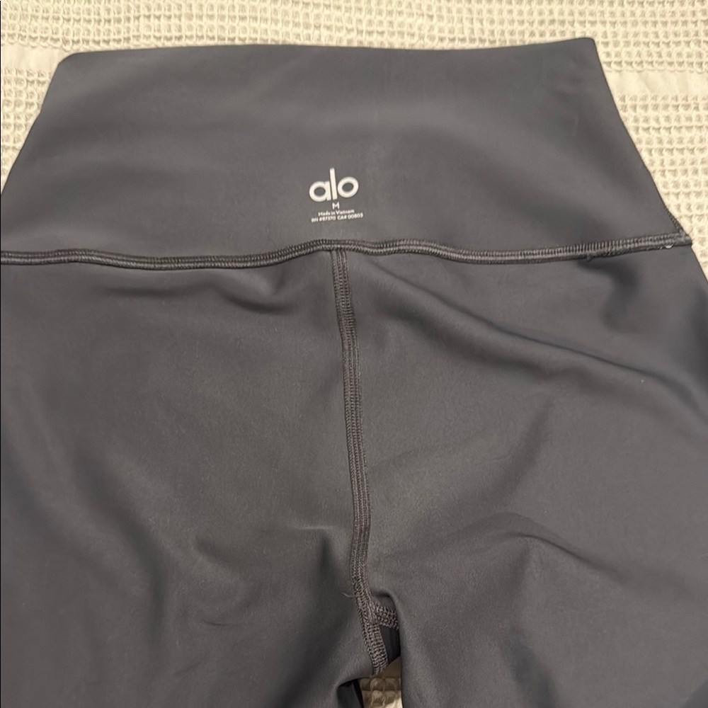 Never worn Alo Airlift 7/8 High-Waisted Leggings in Gray